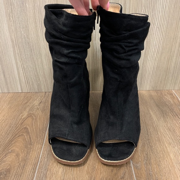 COPY - Black chunky heels - Picture 1 of 3